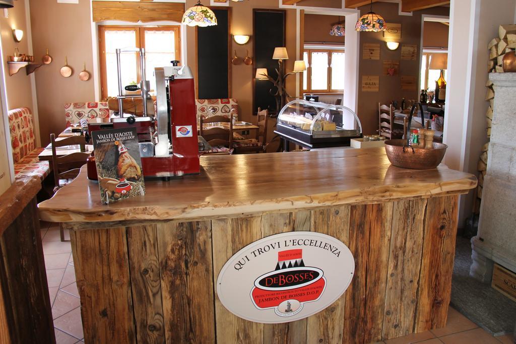 Mont Velan Chambres & Restaurant Saint-Oyen Eksteriør bilde