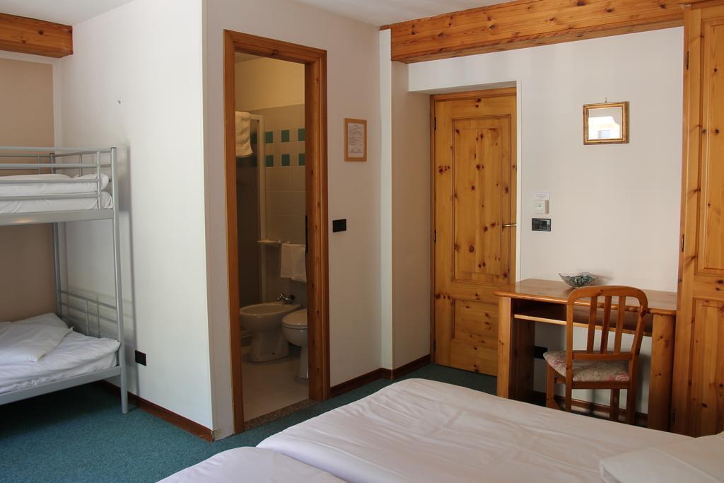 Mont Velan Chambres & Restaurant Saint-Oyen Eksteriør bilde